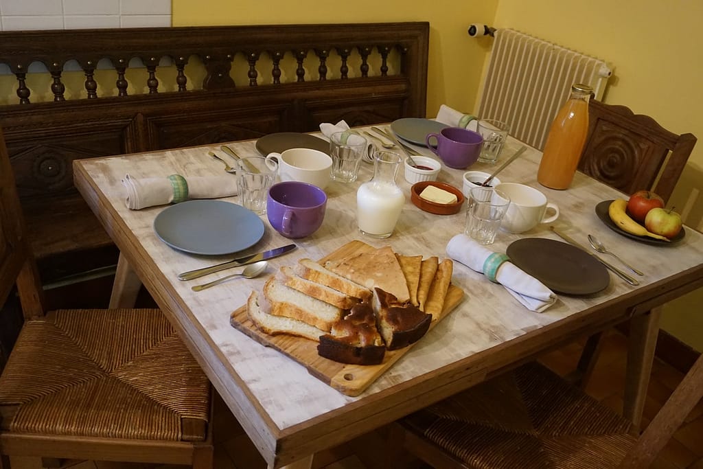 Chambre d'hôtes Finistère et petit déjeuner dans la cuisine