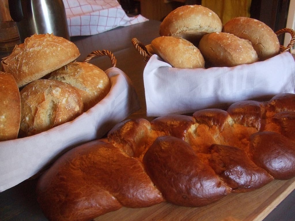 Brioche et pains maison petit déjeuner chambre d'hôtes Bretagne