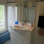 salle de bains de la chambre familiale Finistère pas chère Finistère